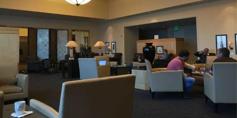 UNITED AIRLINES LOUNGES FACILITIES AT SFO AIRPORT